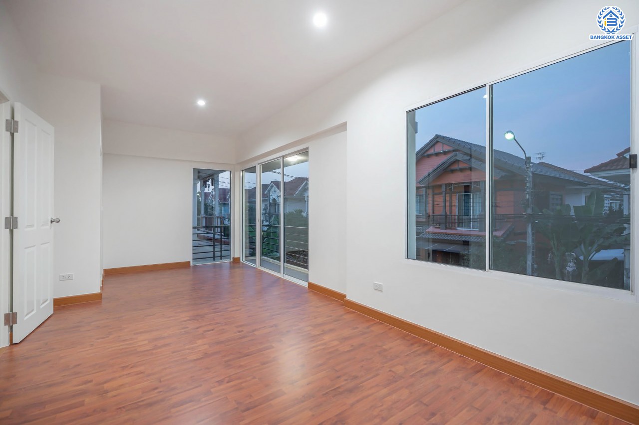 บ้านมือสองตกแต่งใหม่ แบรนด์ Property Perfect ม.เพอร์เฟคพาร์ค วัดพระนอน เนื้อที่ 35.7 ตร.ว. บ้านแฝดฟังก์ชันระดับบ้านเดี่ยว! 3 ห้องนอน 2 ห้องน้ำ 1 ที่จอดรถ Private Zone พร้อม Facilities ครบครัน บนทำเลเชื่อมต่อถนนกาญจนาฯ ใกล้ทางด่วน ศรีรัช-วงแหวนฯ เซ็นทรัลเวสต์เกต และรถไฟฟ้าสายสีม่วง "สถานีตลาดบางใหญ่"